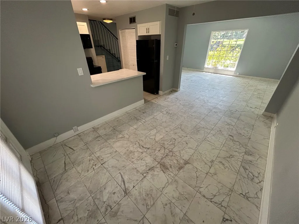 596 Tam O Shanter, Las Vegas, NV 89109