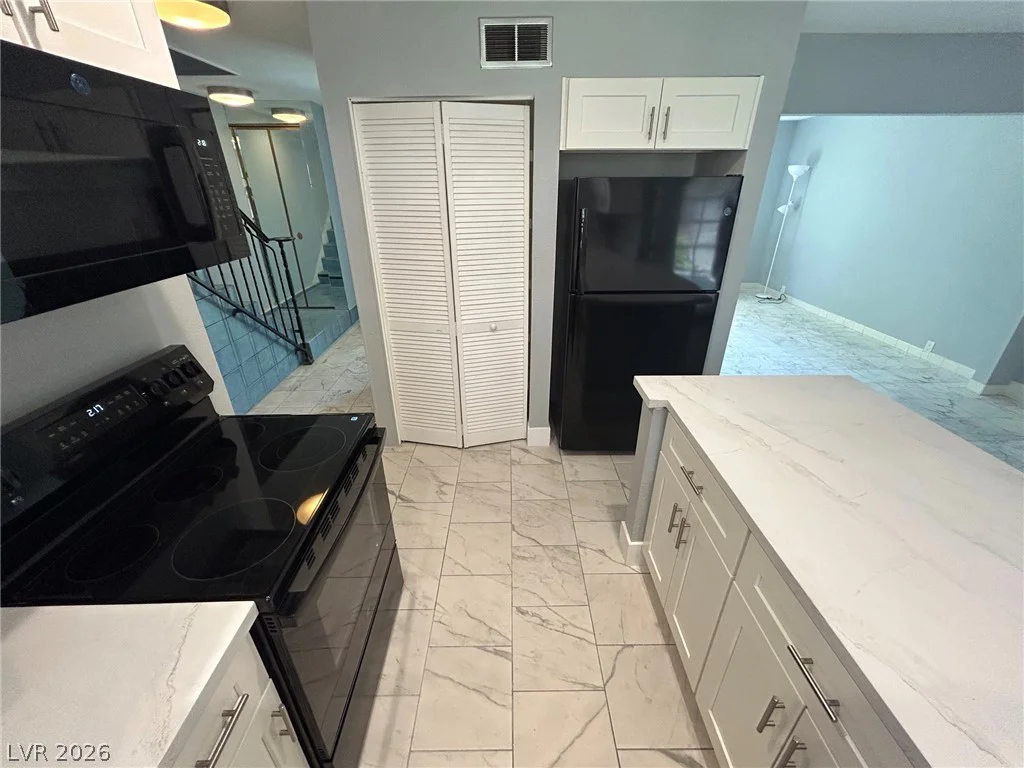 596 Tam O Shanter, Las Vegas, NV 89109