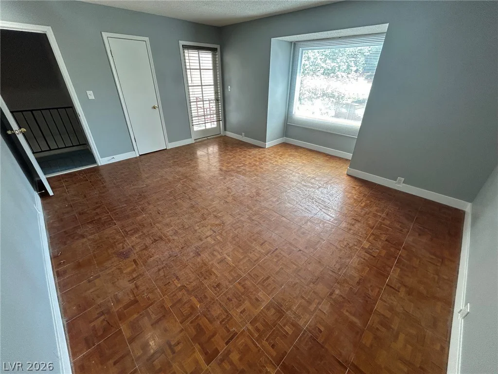 596 Tam O Shanter, Las Vegas, NV 89109