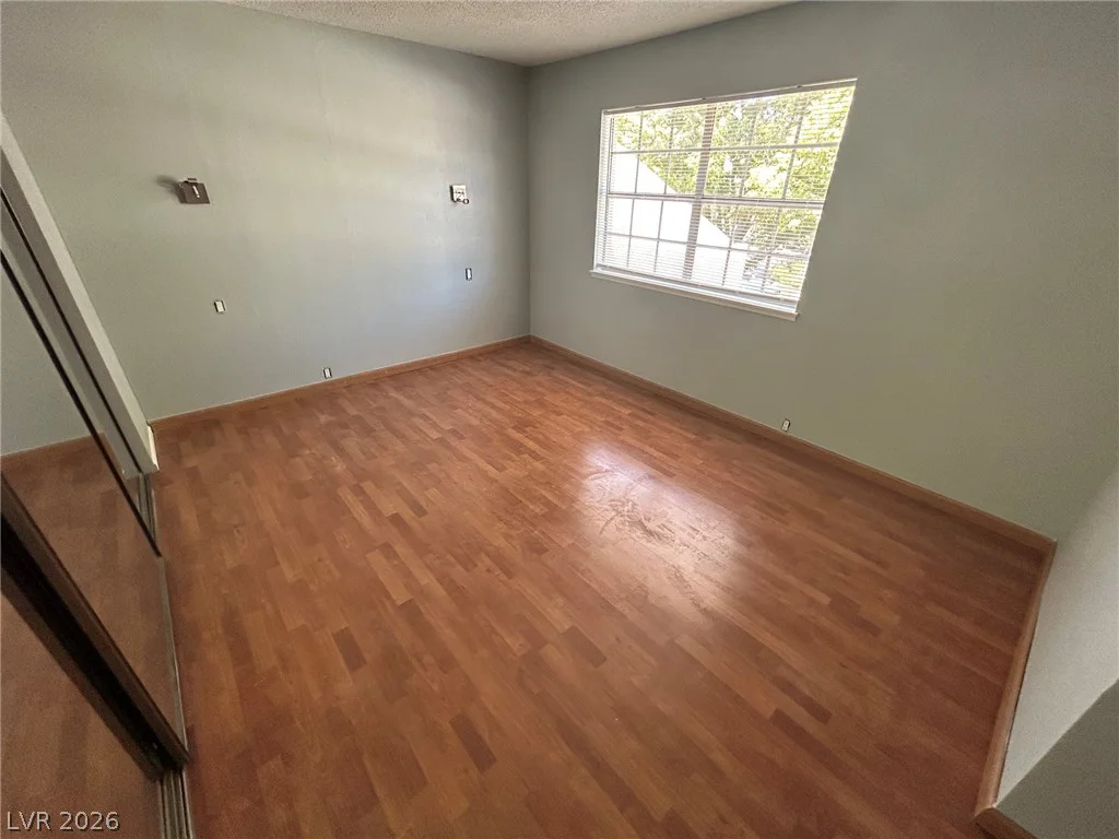 596 Tam O Shanter, Las Vegas, NV 89109