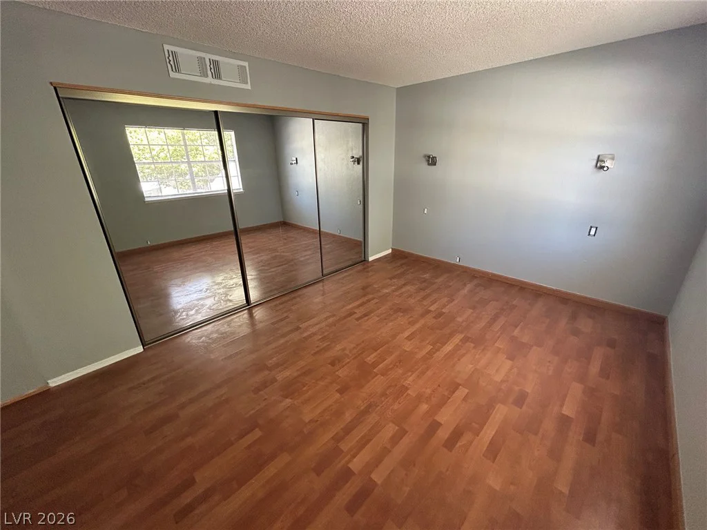 596 Tam O Shanter, Las Vegas, NV 89109