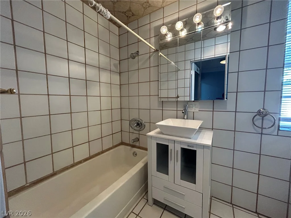 596 Tam O Shanter, Las Vegas, NV 89109