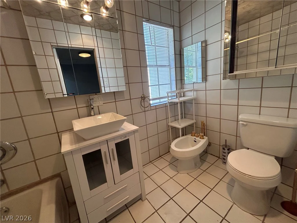 596 Tam O Shanter, Las Vegas, NV 89109