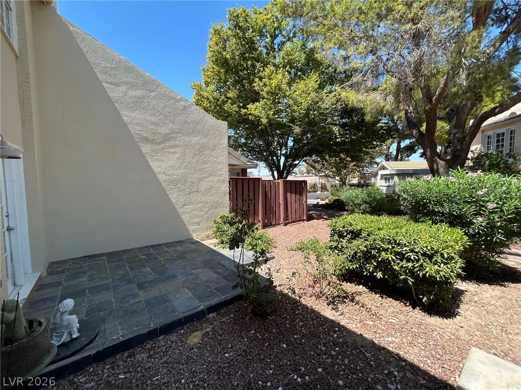 596 Tam O Shanter, Las Vegas, NV 89109