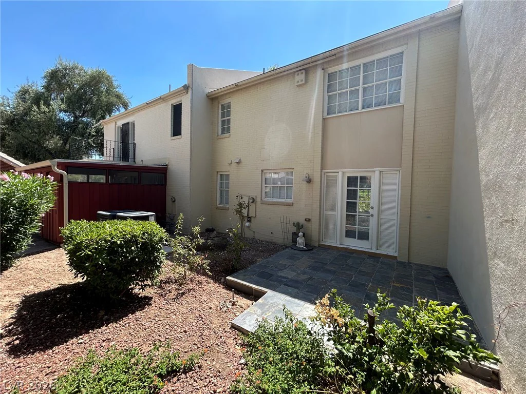 596 Tam O Shanter, Las Vegas, NV 89109