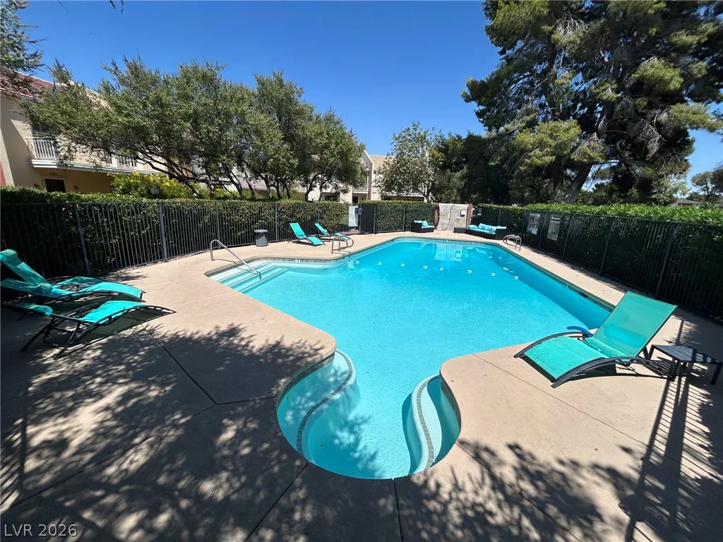 596 Tam O Shanter, Las Vegas, NV 89109
