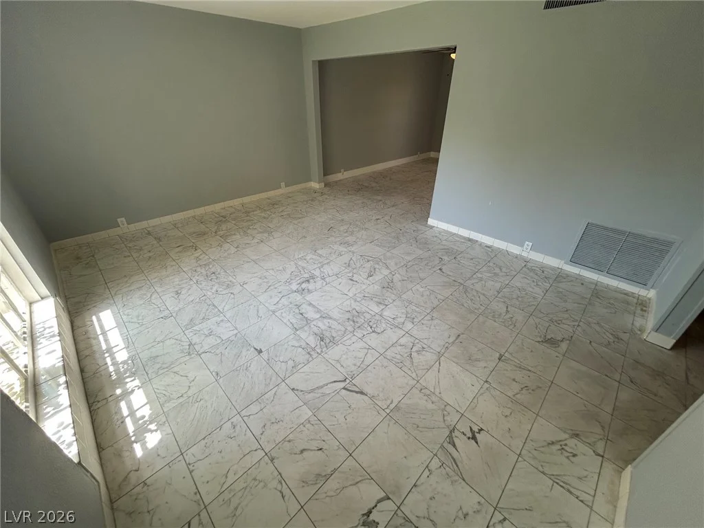 596 Tam O Shanter, Las Vegas, NV 89109