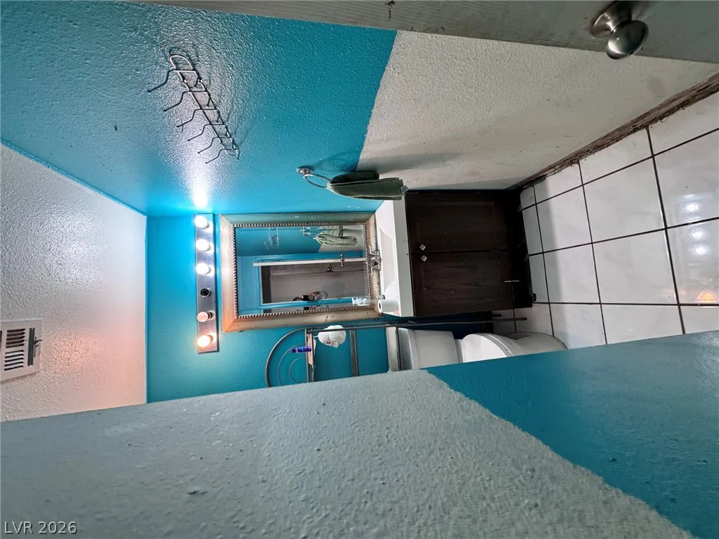 1004 Newport, Las Vegas, NV 89110