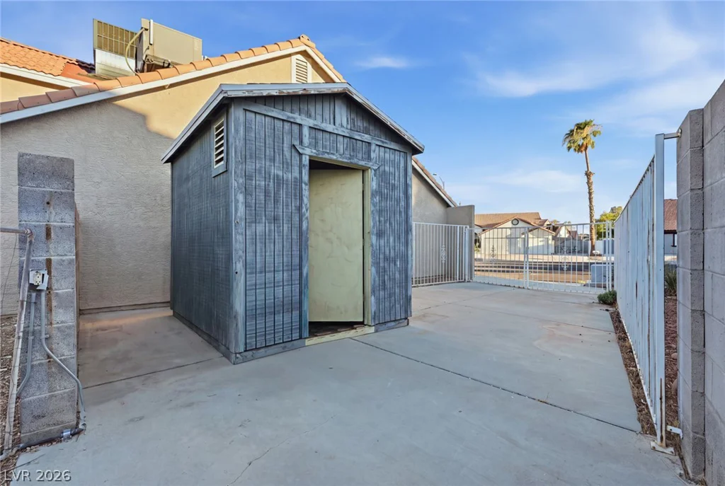 6700 Bent Wood, Las Vegas, NV 89108