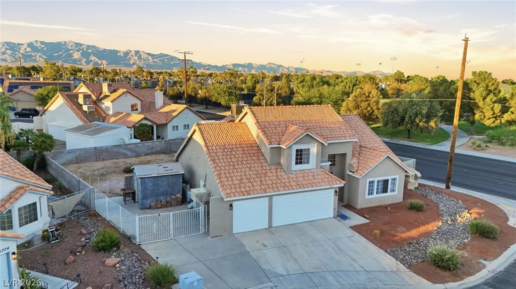 6700 Bent Wood, Las Vegas, NV 89108