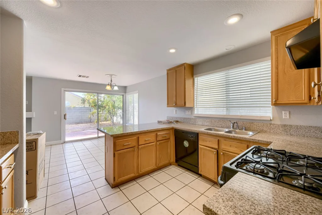 1915 Giant Rock, North Las Vegas, NV 89031