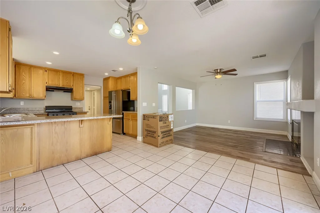 1915 Giant Rock, North Las Vegas, NV 89031