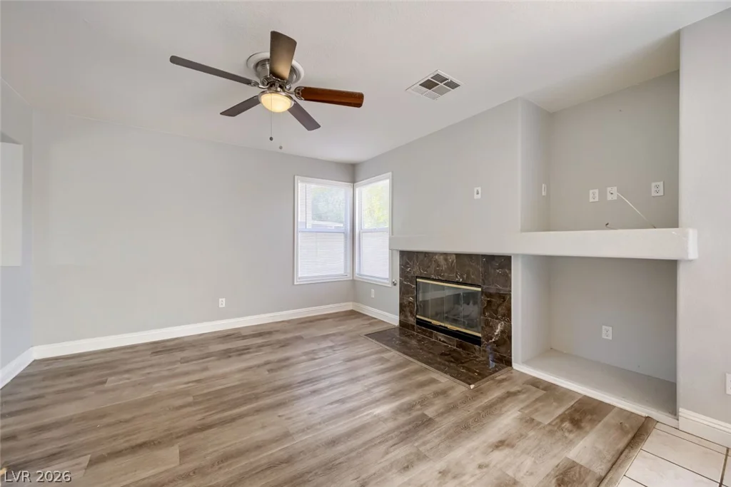 1915 Giant Rock, North Las Vegas, NV 89031