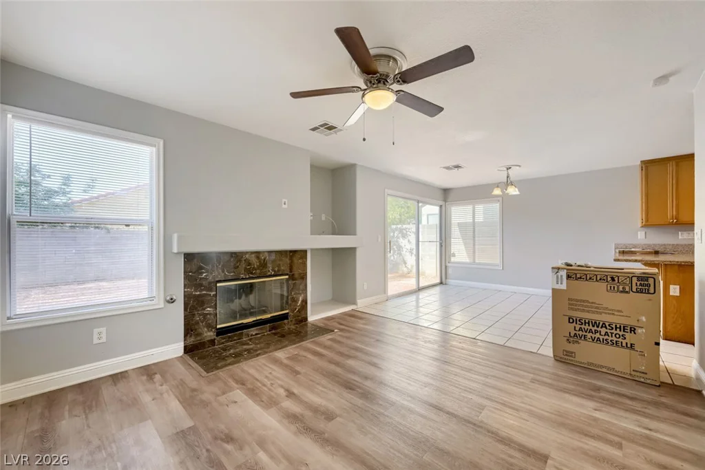 1915 Giant Rock, North Las Vegas, NV 89031