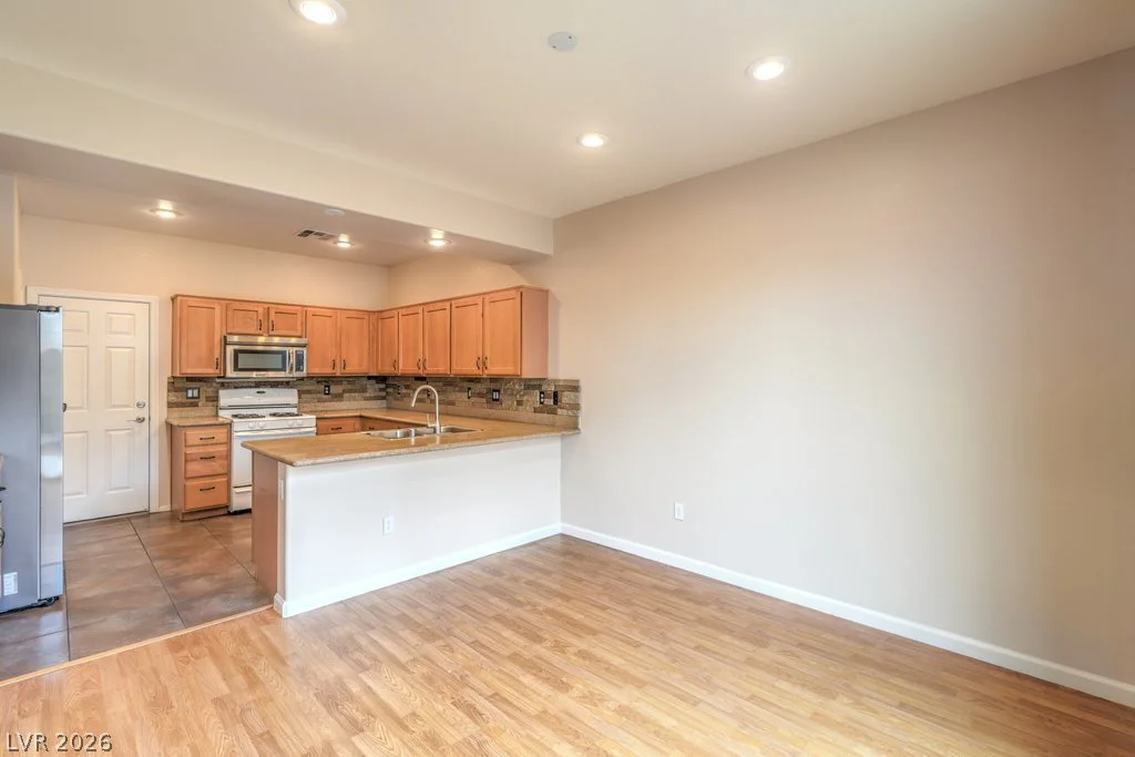 8684 Rowland Bluff, Las Vegas, NV 89178