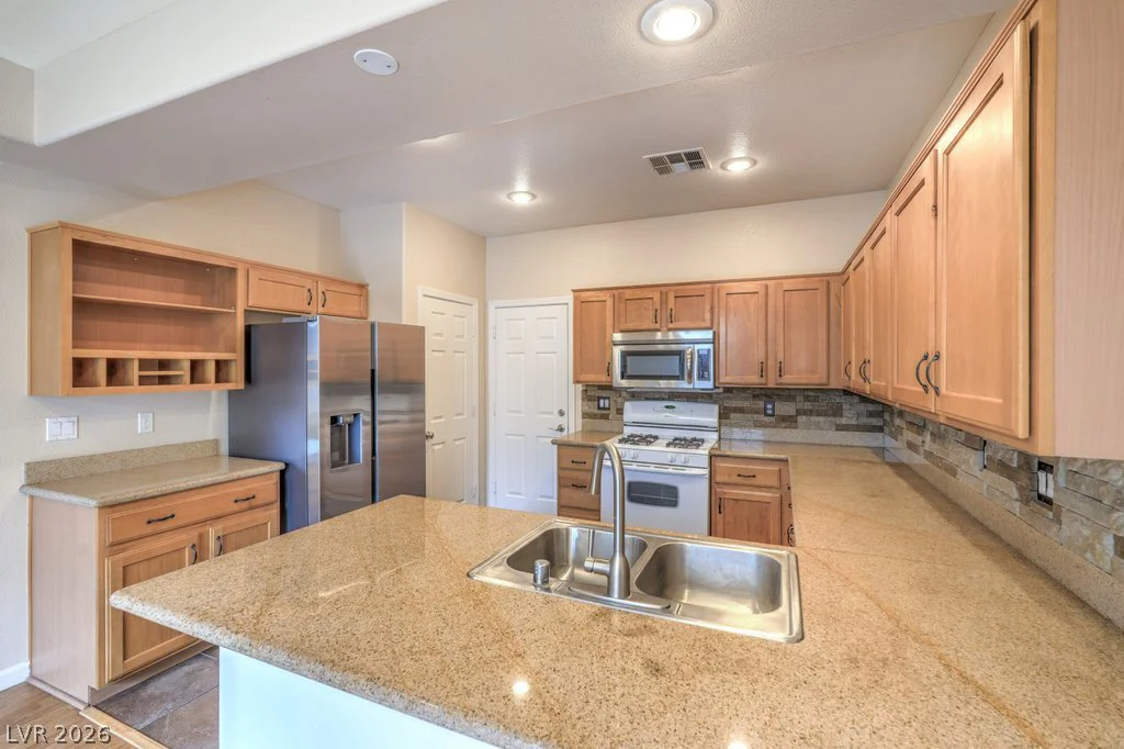 8684 Rowland Bluff, Las Vegas, NV 89178
