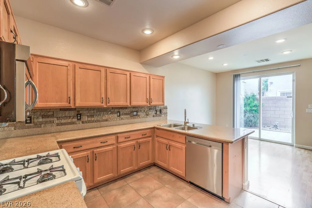 8684 Rowland Bluff, Las Vegas, NV 89178