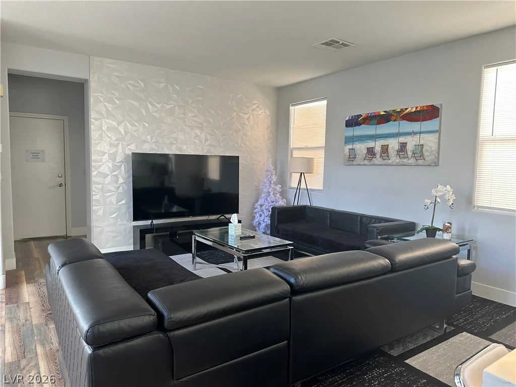 8901 Kingswood, Las Vegas, NV 89147
