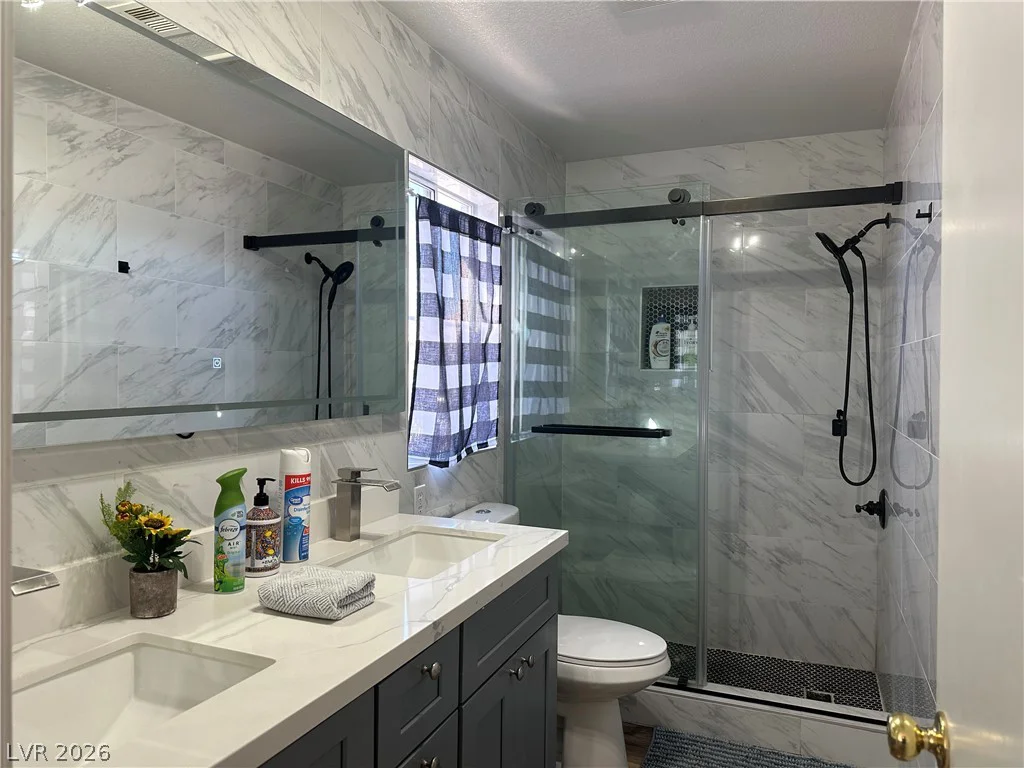 8901 Kingswood, Las Vegas, NV 89147