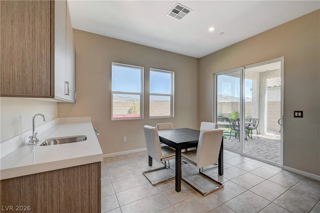 10124 Meandering Dell, Las Vegas, NV 89166