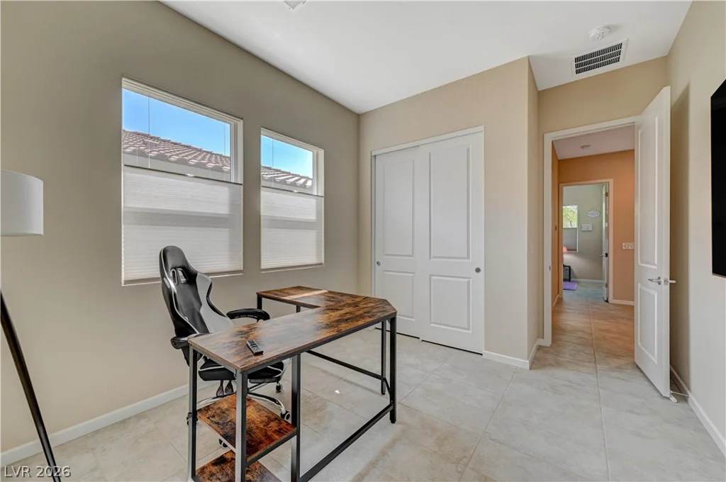 10124 Meandering Dell, Las Vegas, NV 89166