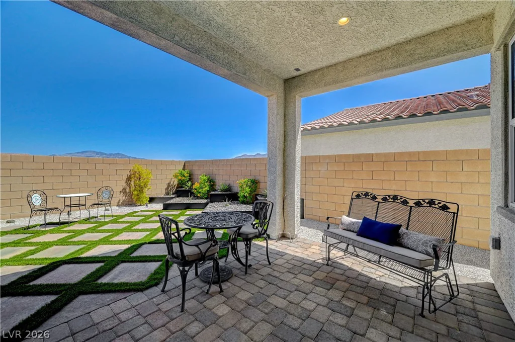 10124 Meandering Dell, Las Vegas, NV 89166