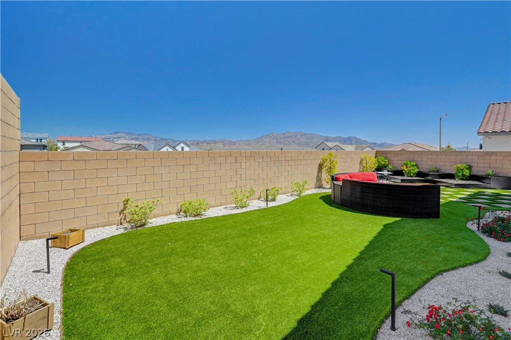 10124 Meandering Dell, Las Vegas, NV 89166