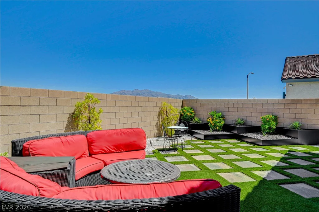 10124 Meandering Dell, Las Vegas, NV 89166