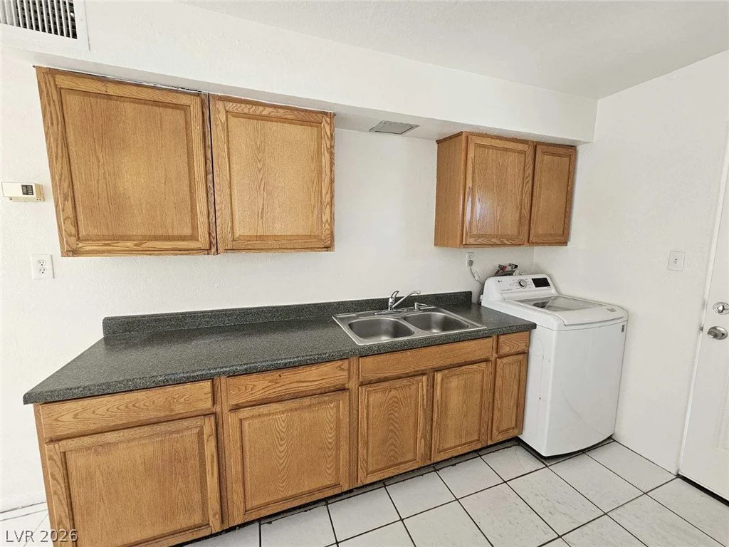 709 11th, Las Vegas, NV 89101