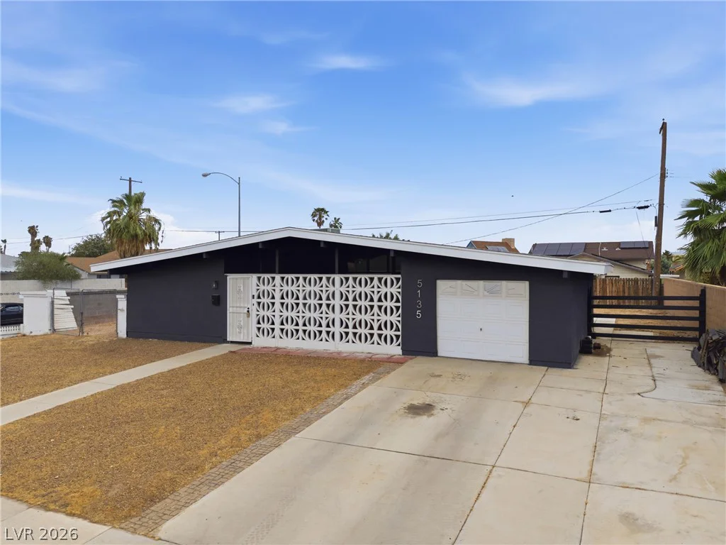 5135 Champions, Las Vegas, NV 89142