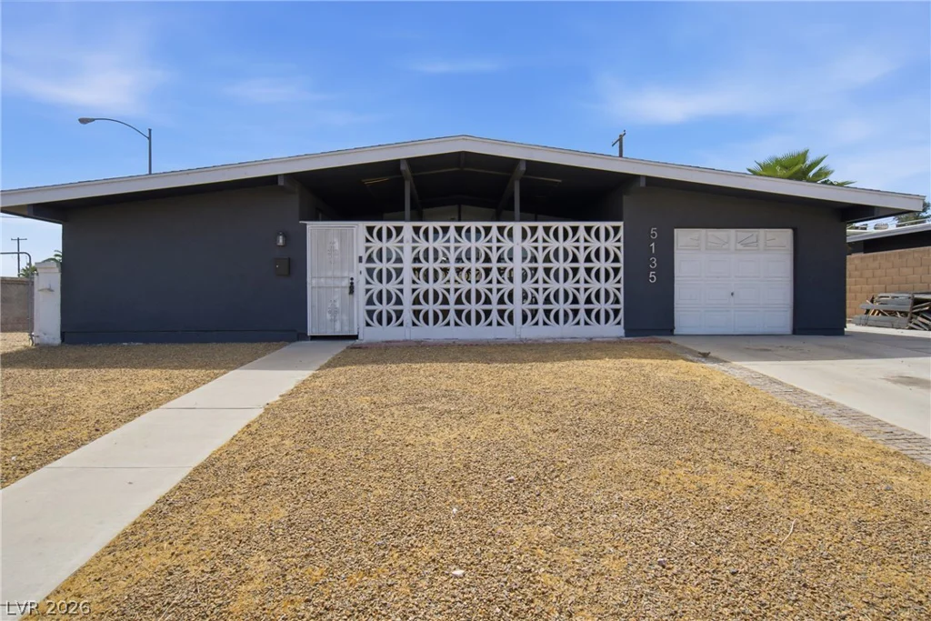 5135 Champions, Las Vegas, NV 89142