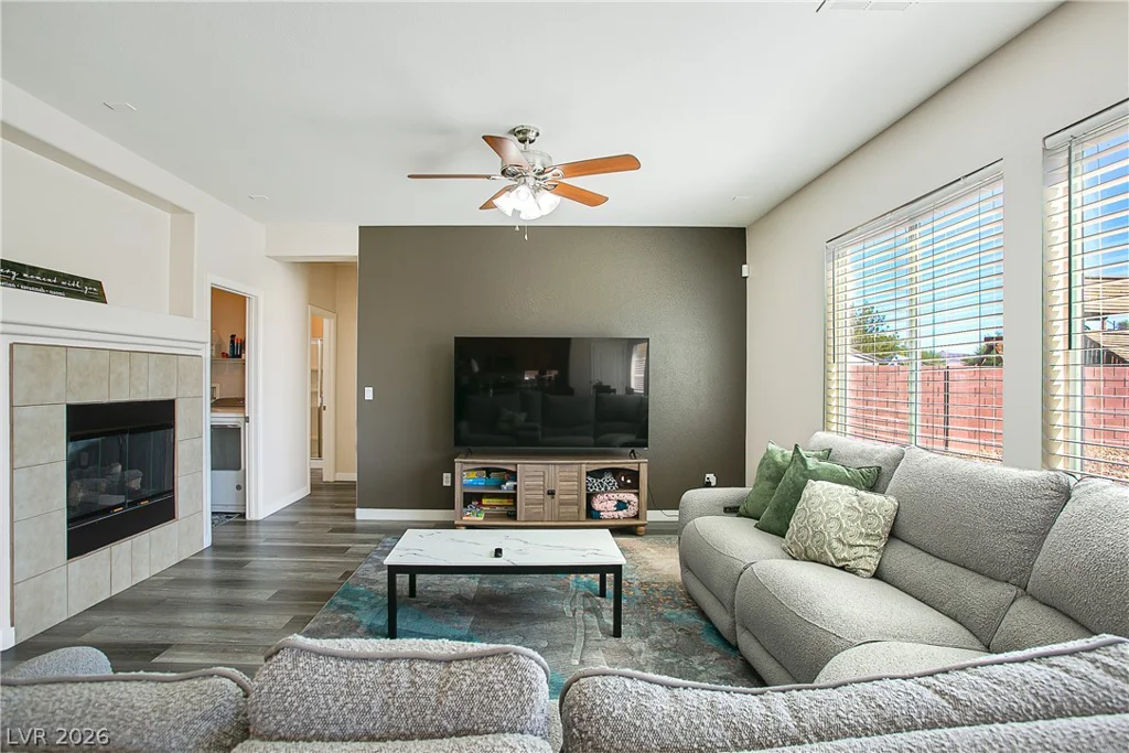 5520 Oatfield, North Las Vegas, NV 89081