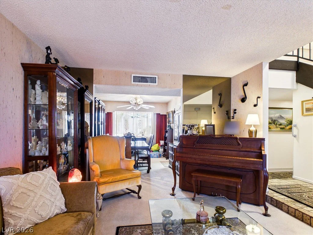 3885 Redwood, Las Vegas, NV 89103