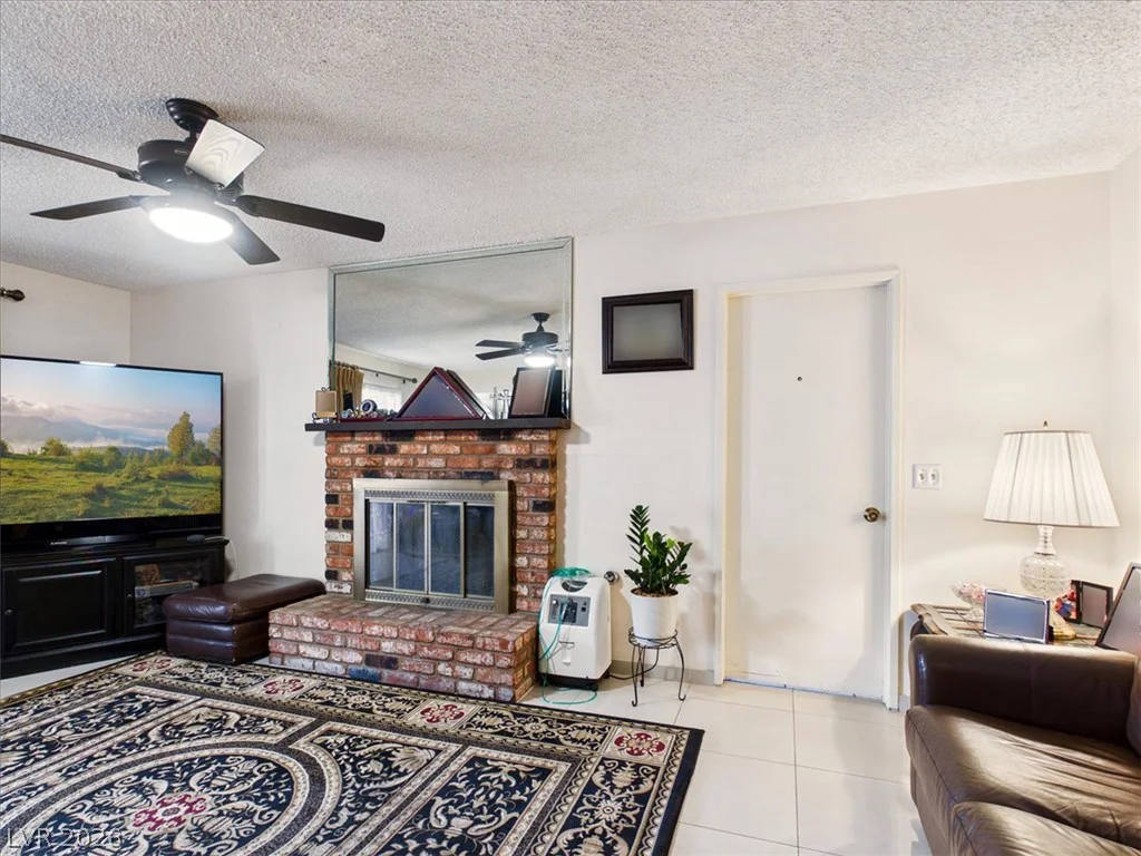 3885 Redwood, Las Vegas, NV 89103