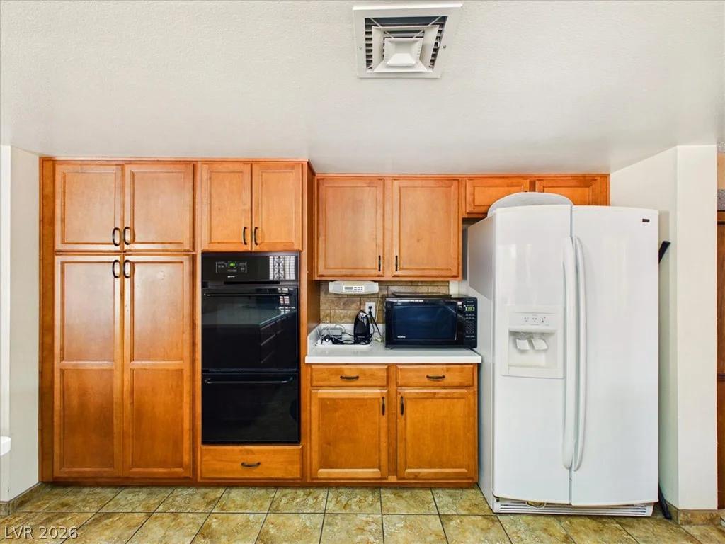 3885 Redwood, Las Vegas, NV 89103