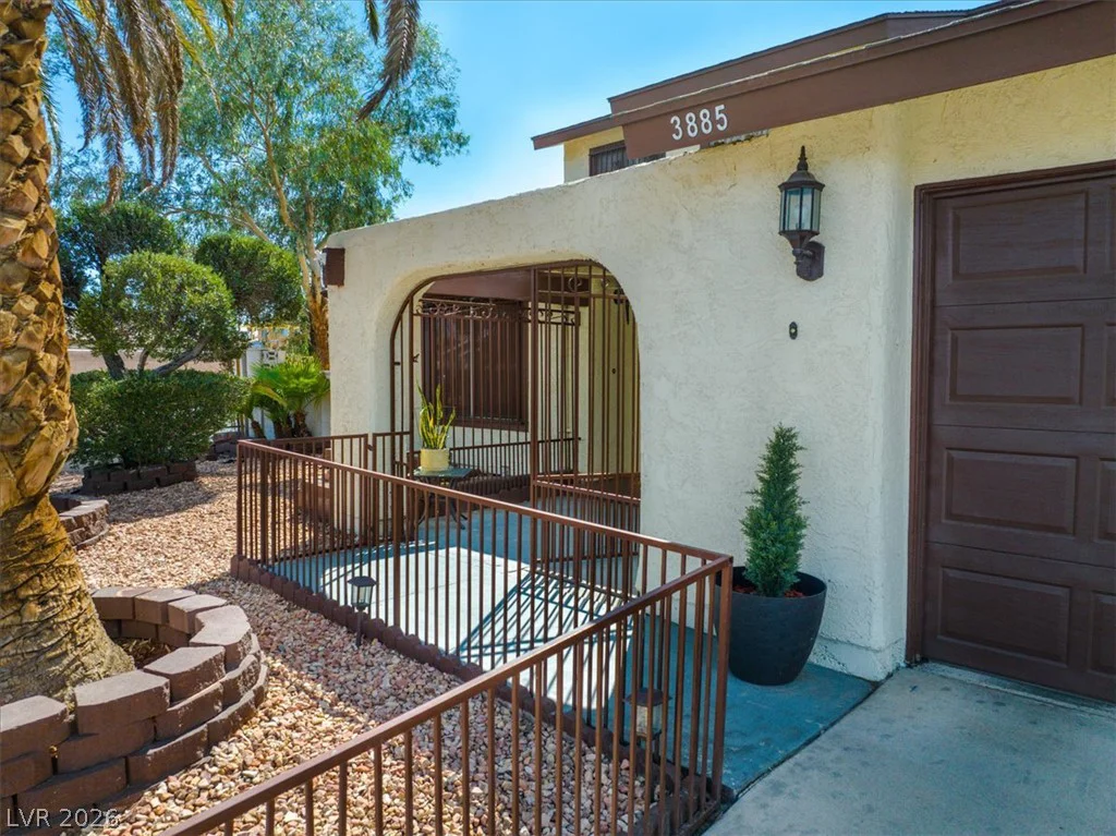 3885 Redwood, Las Vegas, NV 89103