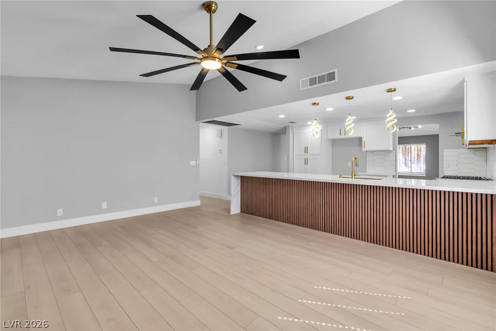 5134 Desert Inn, Las Vegas, NV 89146