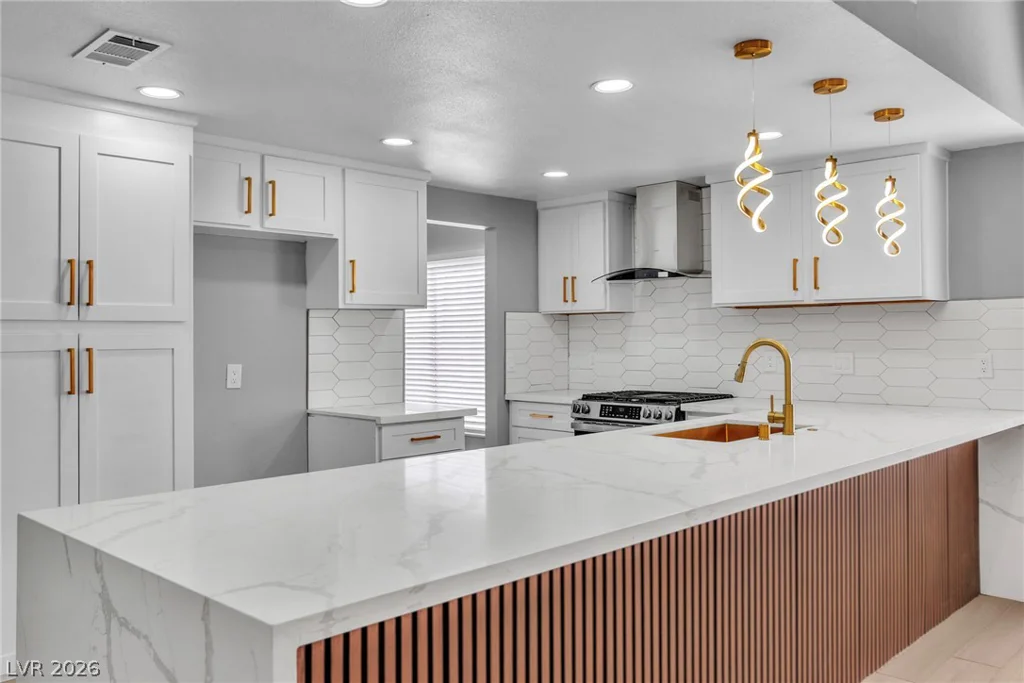 5134 Desert Inn, Las Vegas, NV 89146