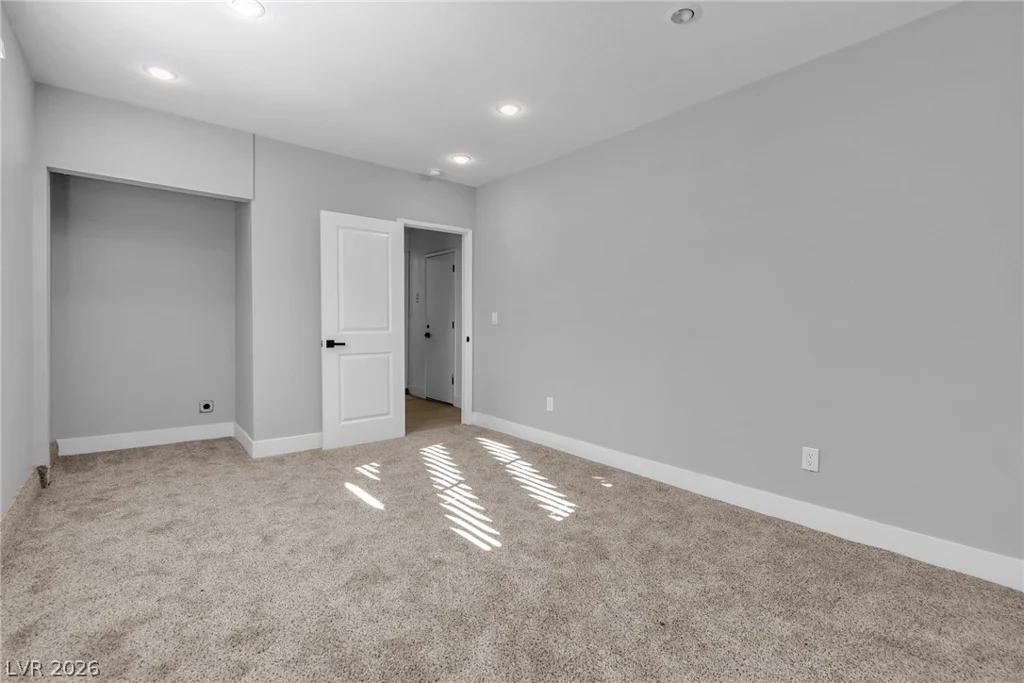 5134 Desert Inn, Las Vegas, NV 89146