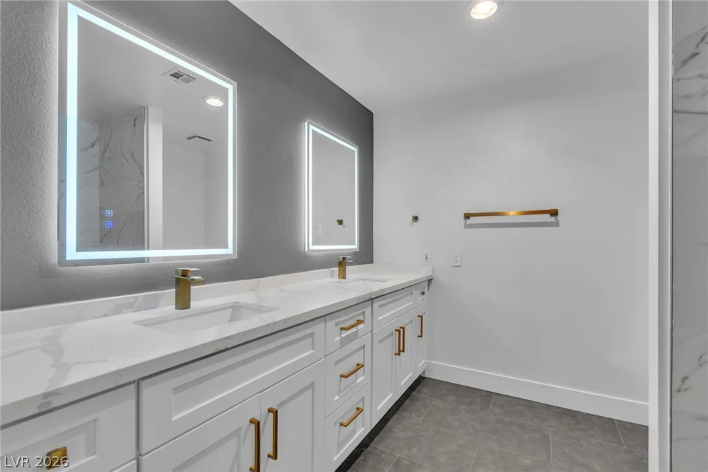 5134 Desert Inn, Las Vegas, NV 89146