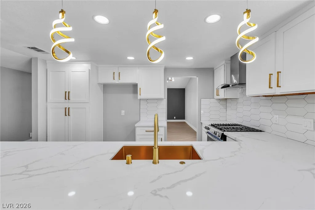 5134 Desert Inn, Las Vegas, NV 89146
