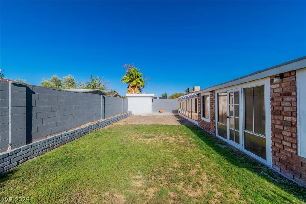 5134 Desert Inn, Las Vegas, NV 89146