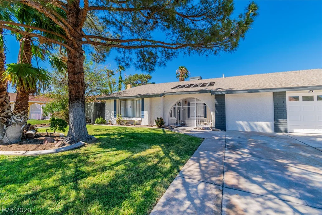5134 Desert Inn, Las Vegas, NV 89146