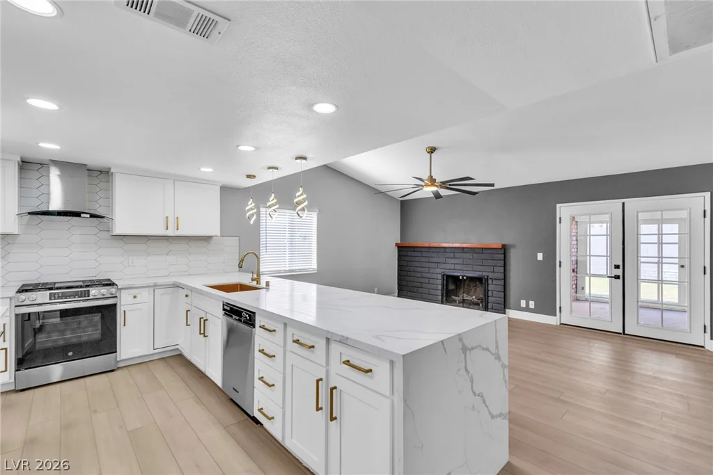 5134 Desert Inn, Las Vegas, NV 89146