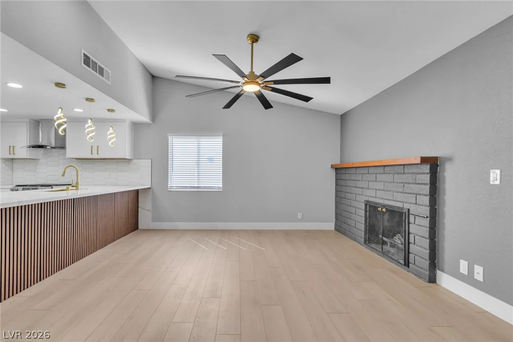 5134 Desert Inn, Las Vegas, NV 89146
