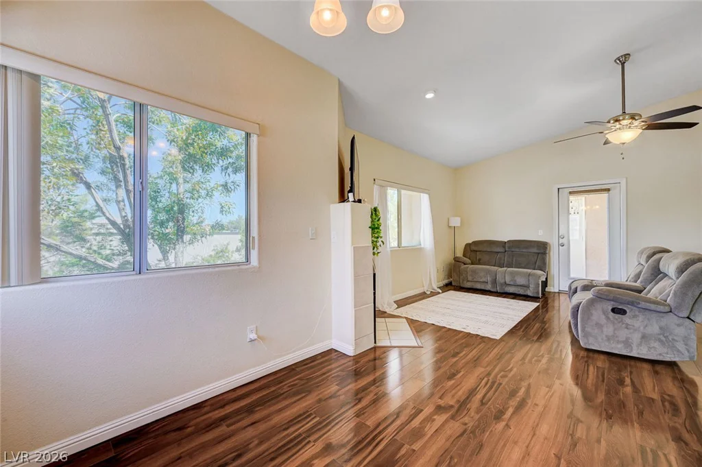 900 Heavenly Hills, Las Vegas, NV 89145
