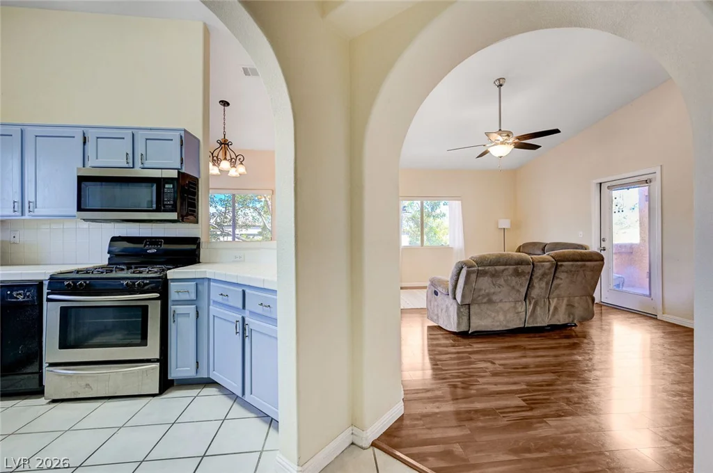 900 Heavenly Hills, Las Vegas, NV 89145