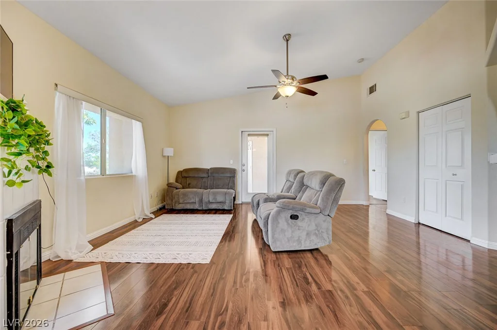 900 Heavenly Hills, Las Vegas, NV 89145
