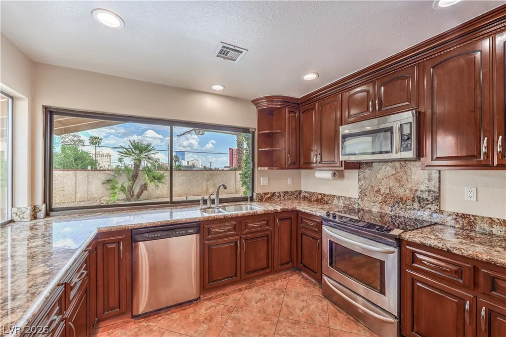 2617 YARDLEY, Las Vegas, NV 89102