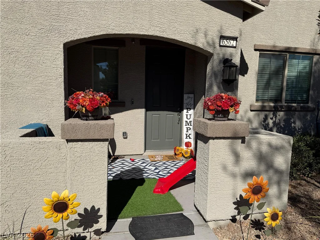 6562 Silver Estates, North Las Vegas, NV 89086